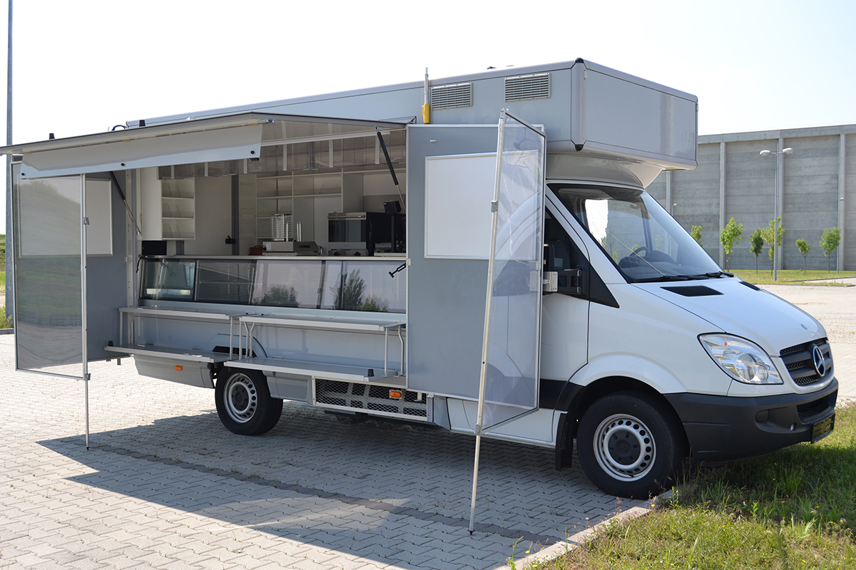 Taşıma yemek hizmeti kamyonu